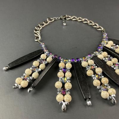 -81- COSTUME JEWELRY | Bold Statement Necklaces