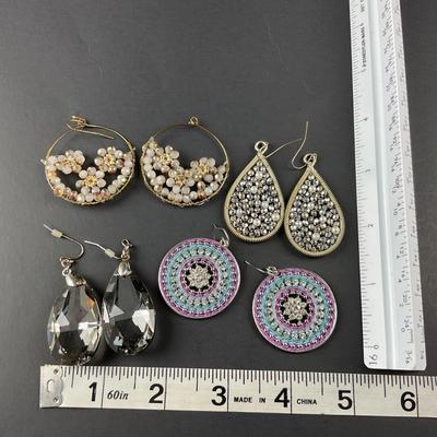 -94- COSTUME JEWELRY | Miscellaneous Assortment Of Earrings