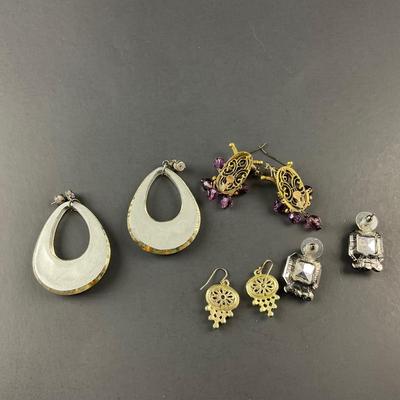 -94- COSTUME JEWELRY | Miscellaneous Assortment Of Earrings