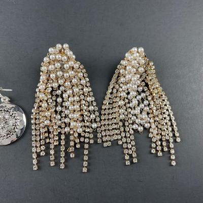 -95- COSTUME JEWELRY | Miscellaneous Assortment Of Earrings