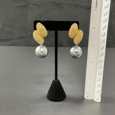 -95- COSTUME JEWELRY | Miscellaneous Assortment Of Earrings