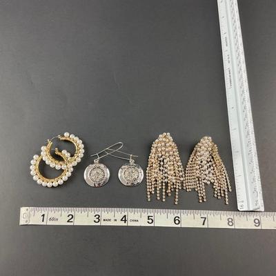 -95- COSTUME JEWELRY | Miscellaneous Assortment Of Earrings