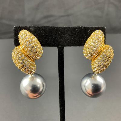 -95- COSTUME JEWELRY | Miscellaneous Assortment Of Earrings