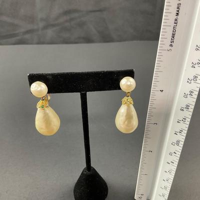 -95- COSTUME JEWELRY | Miscellaneous Assortment Of Earrings
