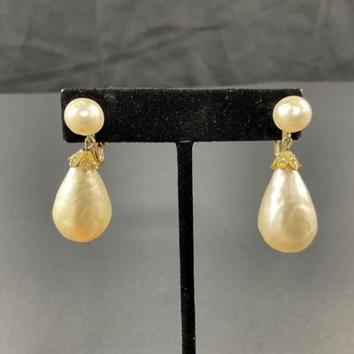 -95- COSTUME JEWELRY | Miscellaneous Assortment Of Earrings