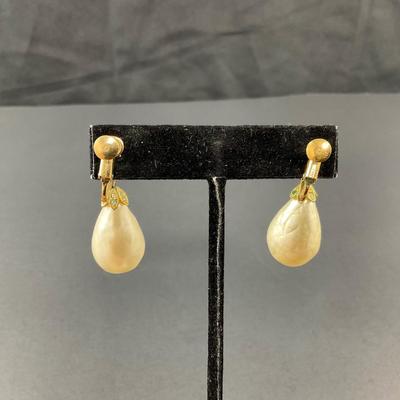 -95- COSTUME JEWELRY | Miscellaneous Assortment Of Earrings