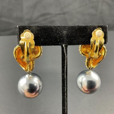 -95- COSTUME JEWELRY | Miscellaneous Assortment Of Earrings