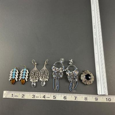 -98- COSTUME JEWELRY | Miscellaneous Assorted Earrings & Pendant
