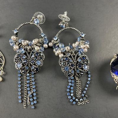 -98- COSTUME JEWELRY | Miscellaneous Assorted Earrings & Pendant