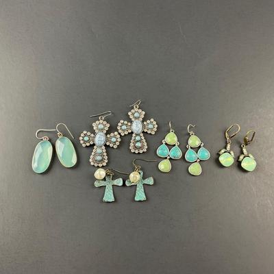 -98- COSTUME JEWELRY | Miscellaneous Assorted Earrings & Pendant