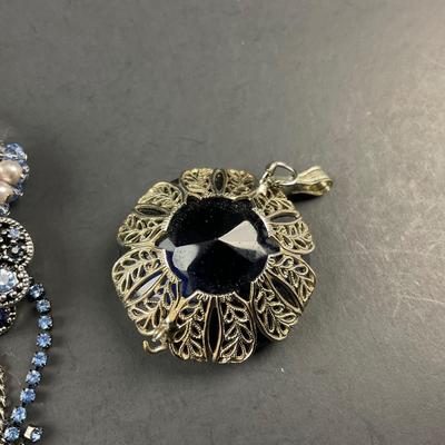 -98- COSTUME JEWELRY | Miscellaneous Assorted Earrings & Pendant