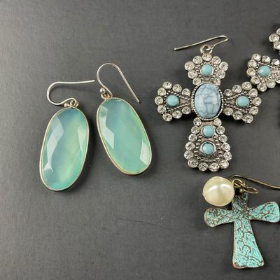 -98- COSTUME JEWELRY | Miscellaneous Assorted Earrings & Pendant