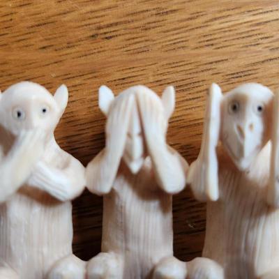 Three Wise Monkeys Carving