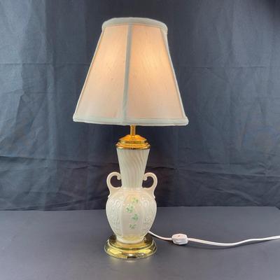 -117- BELLEEK | Shamrock Ireland Porcelain Lamp | Works