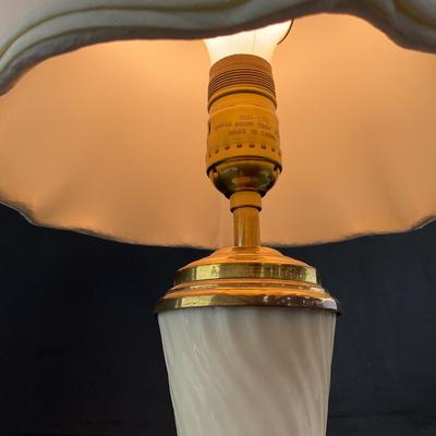 -117- BELLEEK | Shamrock Ireland Porcelain Lamp | Works