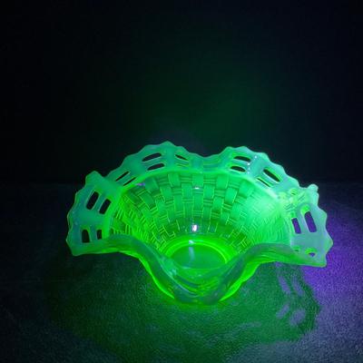 -118- URANIUM | Fenton Green Opalescent Basketweave Bowl