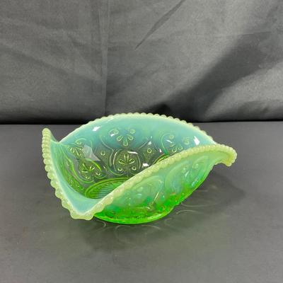 -124- URANIUM | Triangle Green Opalescent Bowl