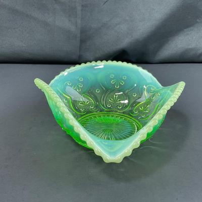-124- URANIUM | Triangle Green Opalescent Bowl
