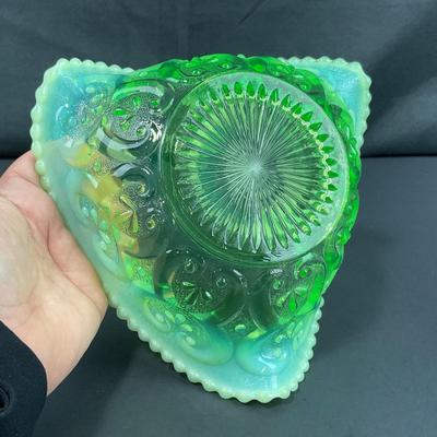-124- URANIUM | Triangle Green Opalescent Bowl