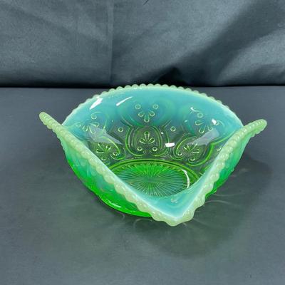 -124- URANIUM | Triangle Green Opalescent Bowl