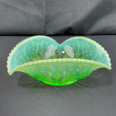 -124- URANIUM | Triangle Green Opalescent Bowl