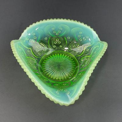 -124- URANIUM | Triangle Green Opalescent Bowl