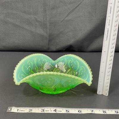 -124- URANIUM | Triangle Green Opalescent Bowl