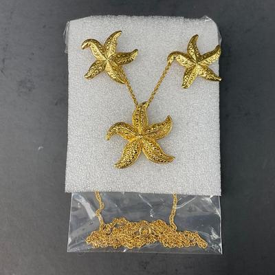 -149- JEWELRY | Avon Starfish Goldtone Necklace & Earrings Set