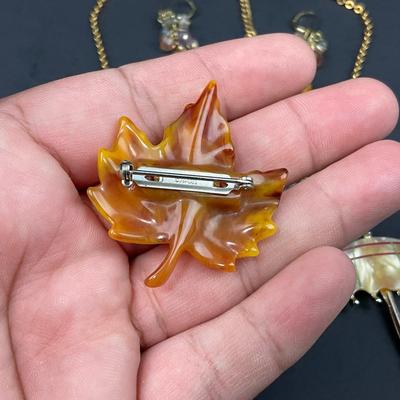 -150- COSTUME JEWELRY | Fun Assorted Fall Jewelry Pieces