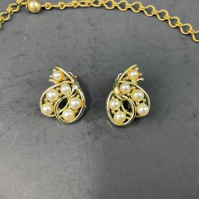 -151- COSTUME JEWELRY | BSK Vintage Wide Bracelet, Choker Necklace, & Earrings Set