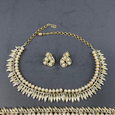 -151- COSTUME JEWELRY | BSK Vintage Wide Bracelet, Choker Necklace, & Earrings Set