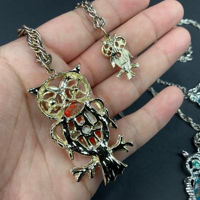 -156- COSTUME JEWELRY | 1950’s-1960’s Double Stranded Plastic Jelly Belly Owl Pendants