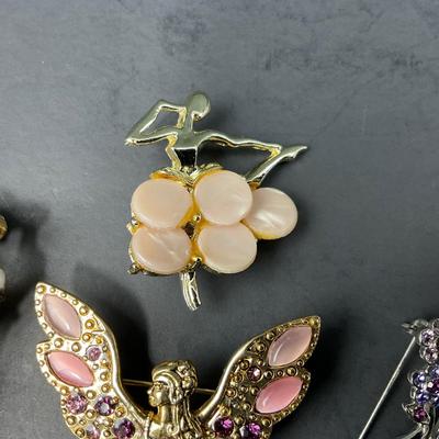 -158- PINS | Assorted Fancy Lady Brooches