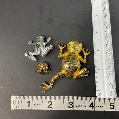 -162- PINS | Assorted Frog Brooches