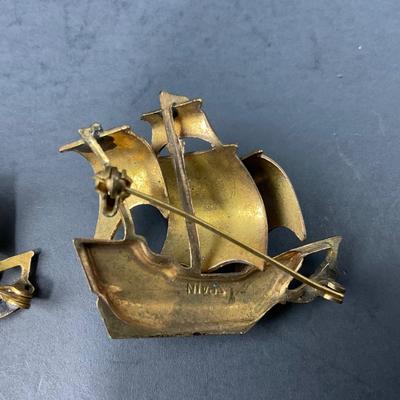 -164- PINS | Spain Gold Tone Damascene Galleon Sailing Ship Brooches