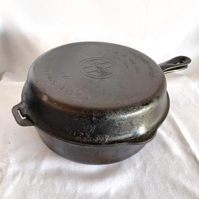 Immaculate Griswold Hinged Double Skillet 80 Top 1103 And Bottom 1102 Erie PA Cast Iron
