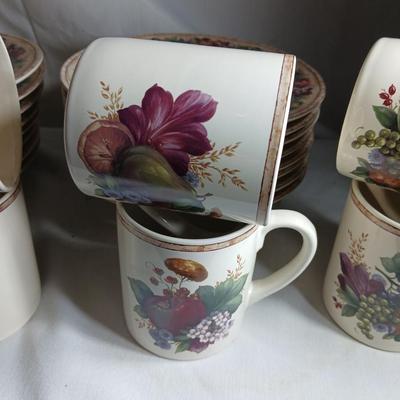 CIC Pamela Gladding dinnerware set - place setting for 8