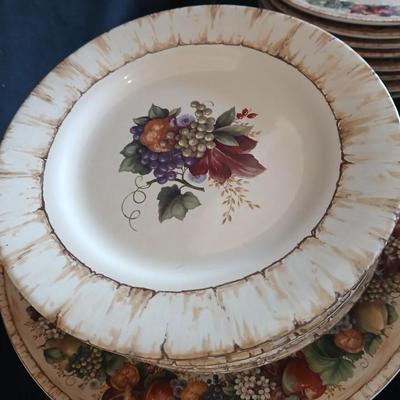 CIC Pamela Gladding dinnerware set - place setting for 8