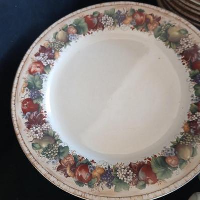 CIC Pamela Gladding dinnerware set - place setting for 8