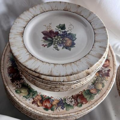CIC Pamela Gladding dinnerware set - place setting for 8