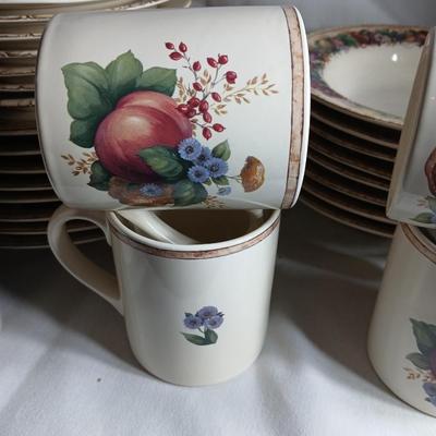CIC Pamela Gladding dinnerware set - place setting for 8