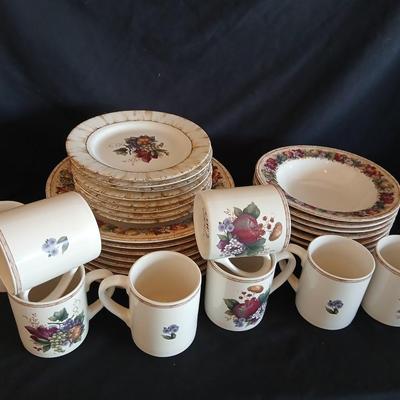 CIC Pamela Gladding dinnerware set - place setting for 8