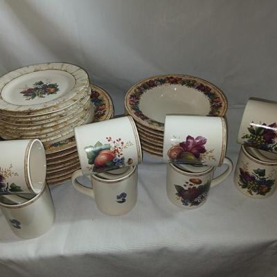 CIC Pamela Gladding dinnerware set - place setting for 8