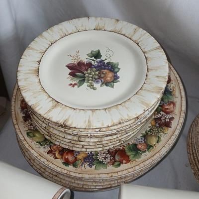 CIC Pamela Gladding dinnerware set - place setting for 8