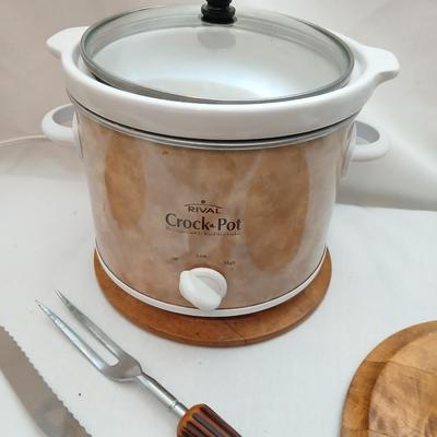 Rival Crockpot with wooden hot plates, salt & pepper shakers and wooden hot plates