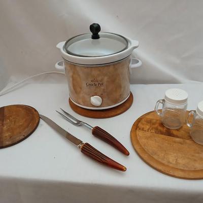 Rival Crockpot with wooden hot plates, salt & pepper shakers and wooden hot plates