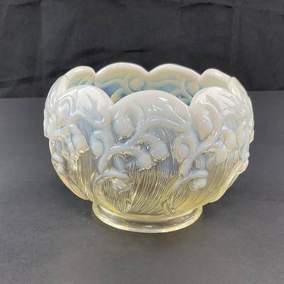 -187- FENTON | Opalescent White Lily Of The Valley Bowl | Marked