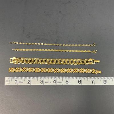 -190- COSTUME JEWELRY | Gold Tone Bracelets