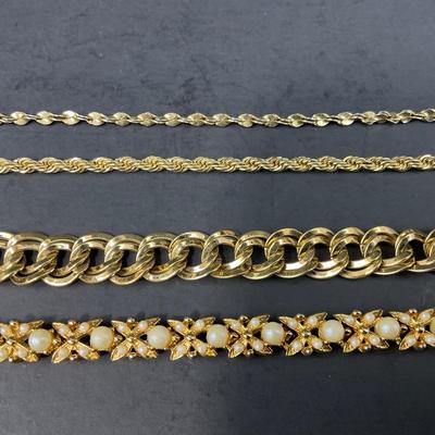 -190- COSTUME JEWELRY | Gold Tone Bracelets