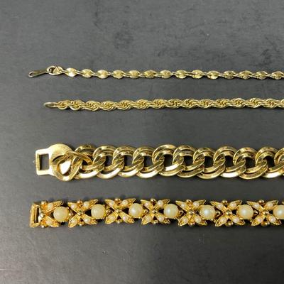-190- COSTUME JEWELRY | Gold Tone Bracelets